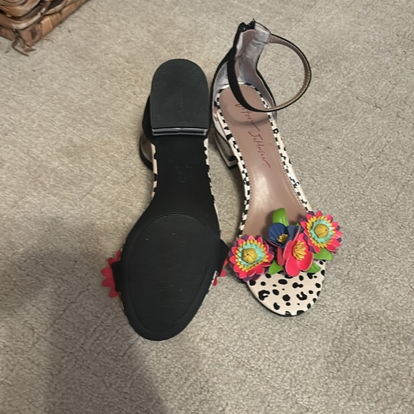 Betsey Johnson Neon Flower Short Block Heel Sandal 5.5 - Picture 3 of 5